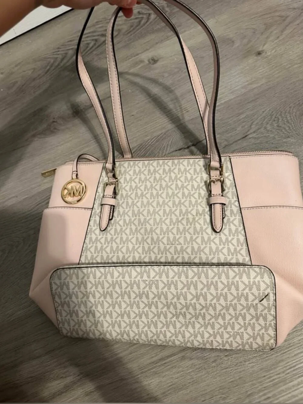 Michael Kors 🍓💗 michael